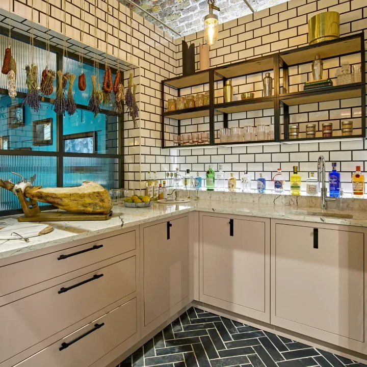 London showroom - refined kitchen